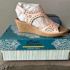 NWT Cali Skechers
